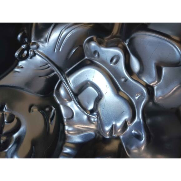 Vintage 1983 Peyo Smurfette cake pan - Picture 3 of 3